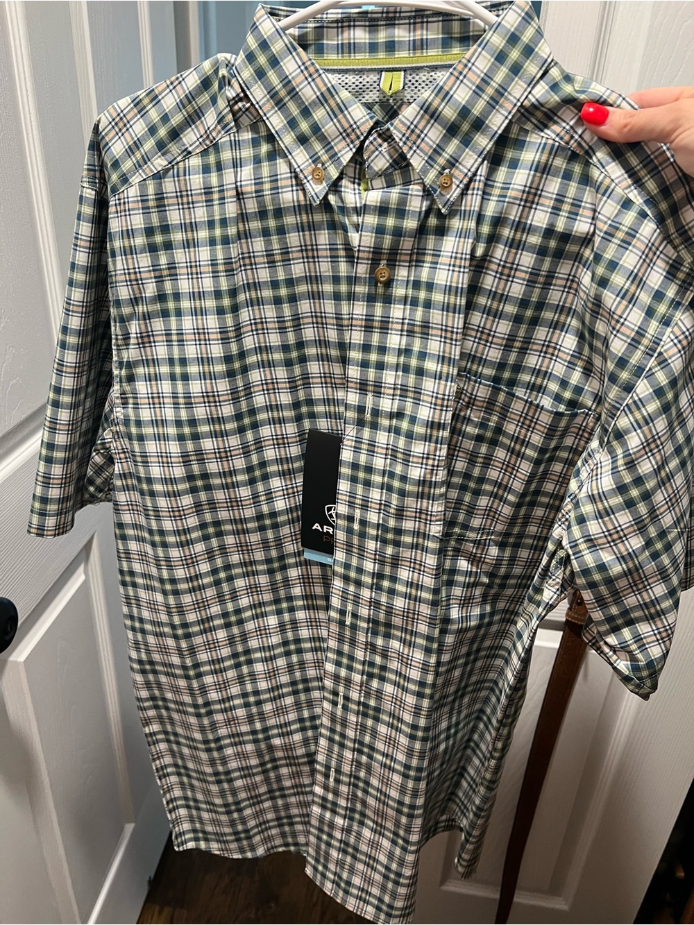 Ariat Men’s Green and Blue Plaid Short-Sleeve Button-Down Shirt